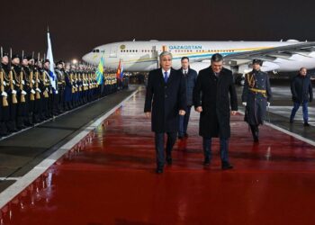 Глава государства прибыл с рабочим визитом в Москву (ВИДЕО)
