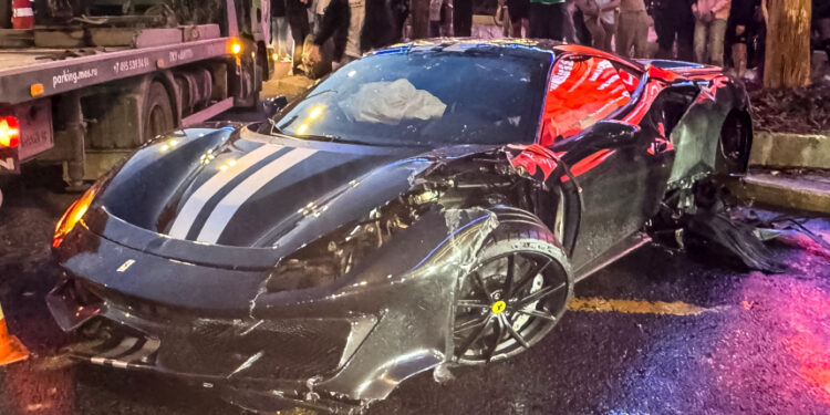 Рэпер Navai попал в аварию на Ferrari в центре Москвы (ВИДЕО)