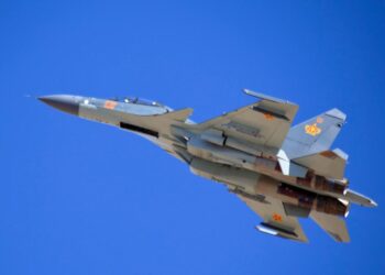 В небе над Астаной проходят тренировочные полёты военной авиации (ВИДЕО)