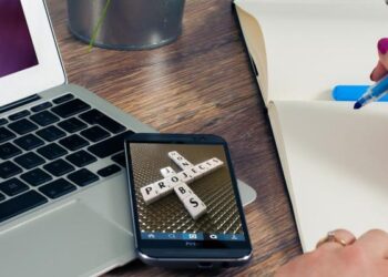 Минтруда закроет лазейки для мошенников, обещающих работу за рубежом