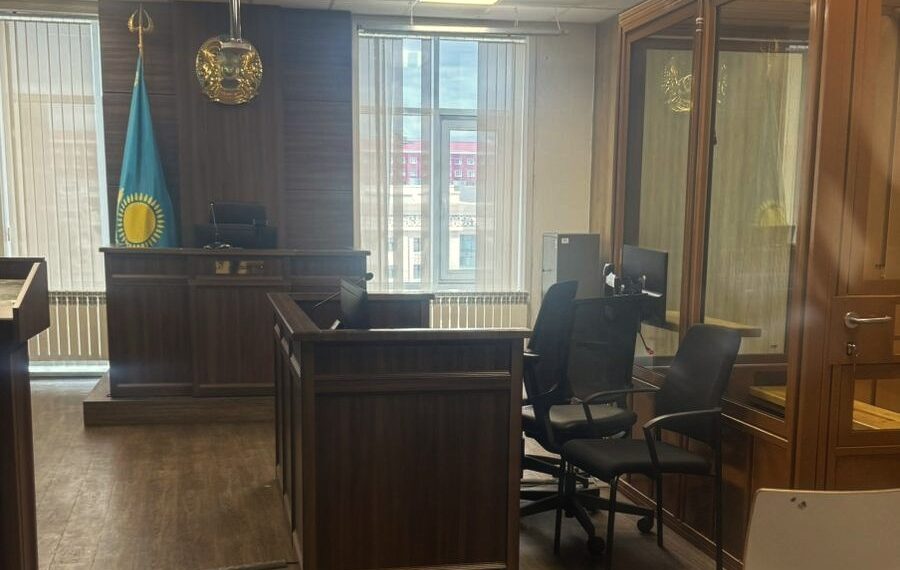 Суд над Данияром Мейрханом: теперь его защищают два адвоката
