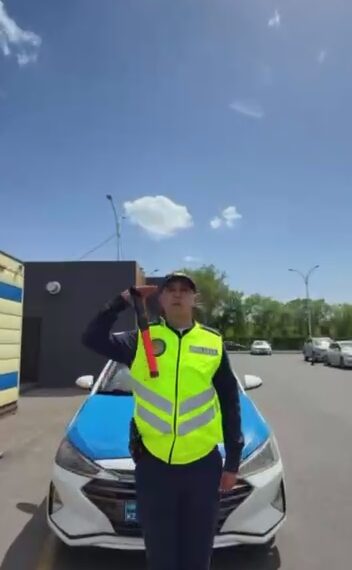 Полицейский спасает ребёнка и танцует: новое видео МВД стало вирусным