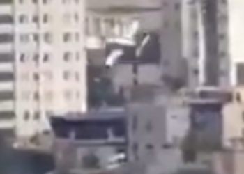 Самолёт врезался в жилой дом в Бразилии (ВИДЕО)