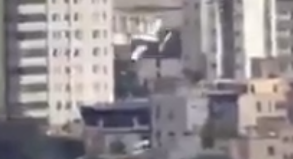 Самолёт врезался в жилой дом в Бразилии (ВИДЕО)