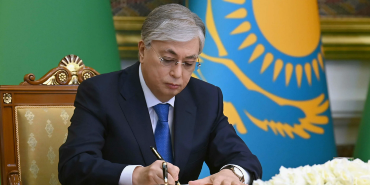 Президент подписал закон РК “О специальном правовом режиме города Алатау”