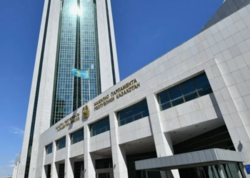 Мажилис принял закон об учреждении новых наград