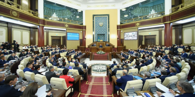 Совместное заседание палат Парламента РК пройдёт 15 мая