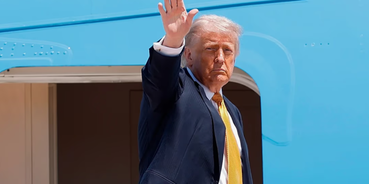 Дональд Трамп прибыл с государственным визитом в Китай
