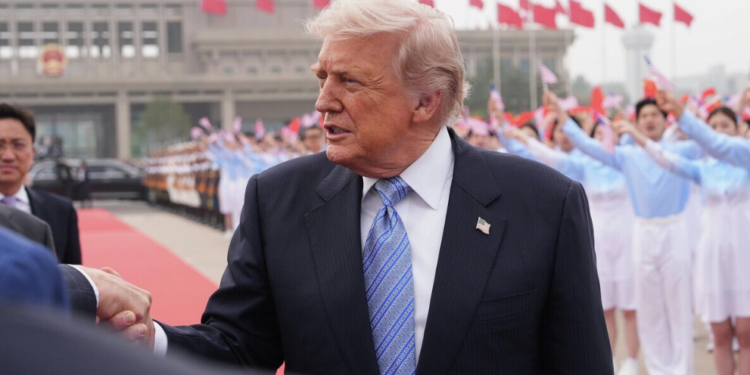 Трамп покинул Китай после двухдневного визита (ВИДЕО)