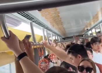Очередное нарушение в LRT Астаны: дети плакали в душном вагоне (ВИДЕО)