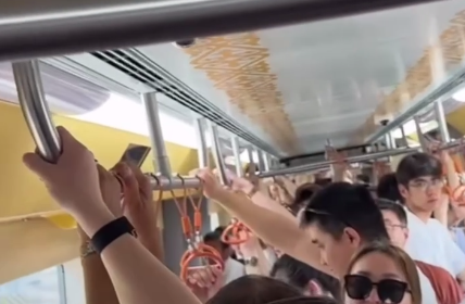Очередное нарушение в LRT Астаны: дети плакали в душном вагоне (ВИДЕО)