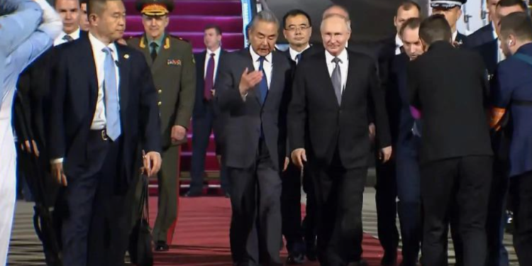 Путин прибыл в Китай для переговоров с Си Цзиньпином (ВИДЕО)