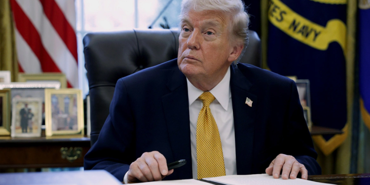 Сенат США одобрил закон об ограничении военных полномочий Трампа 