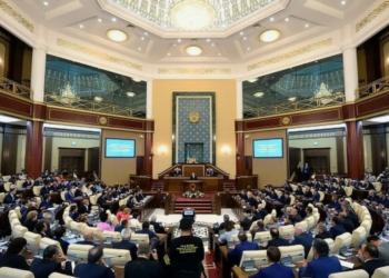 Закон “О Курултае” принял парламент: что это означает для Казахстана