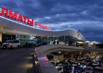 Аэропорт Алматы оштрафовали после подтопления терминала