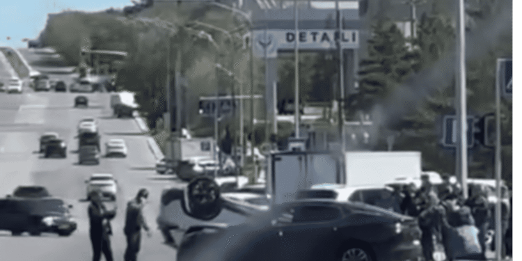 В центре Темиртау перевернулся автомобиль