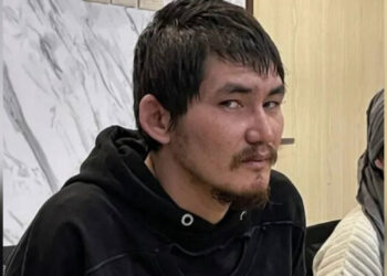 Убийство семьи в Атырау: подсудимый расплакался, увидев отца в суде