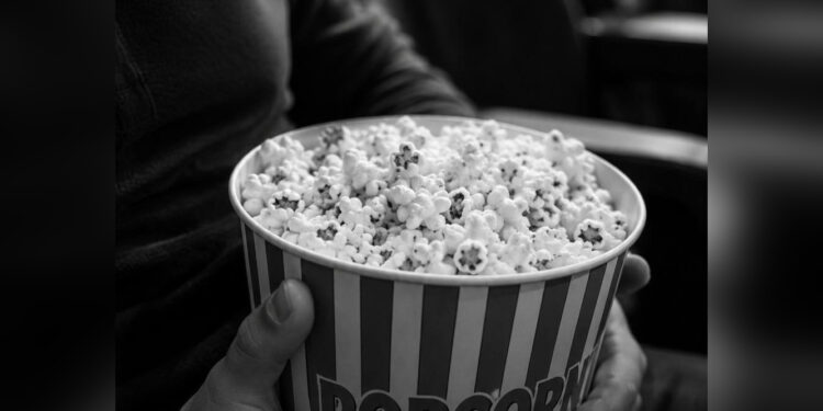 Подавился попкорном: 28-летний мужчина умер во время сеанса в кинотеатре Алматы