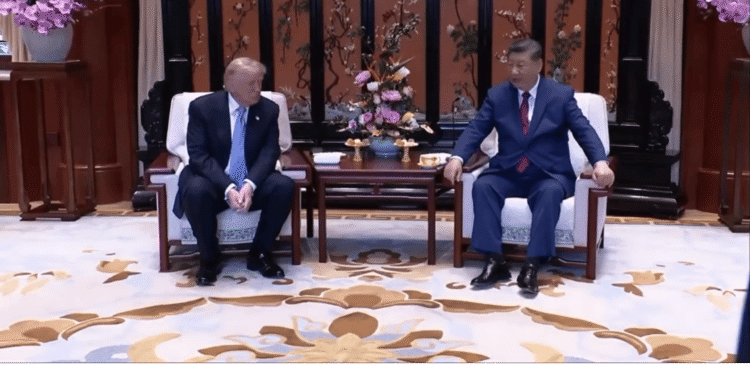 Политика кресел и подушек: встреча Трампа и Си Цзиньпина вызвала дискуссию в сети