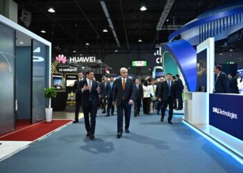 Президент посетил выставку GITEX AI Central Asia & Caucasus