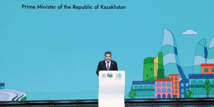 Бектенов принял участие в сессии World Urban Forum в Баку