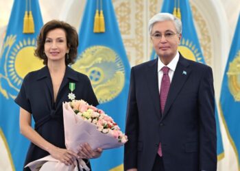 Токаев наградил орденом Qoja Ahmet Yasaui экс-гендиректора ЮНЕСКО