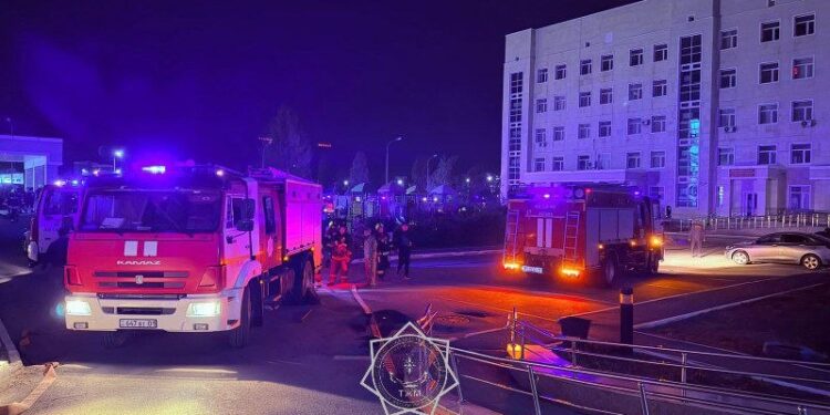 Детей выносили на руках: пожар вспыхнул в детской больнице Астаны