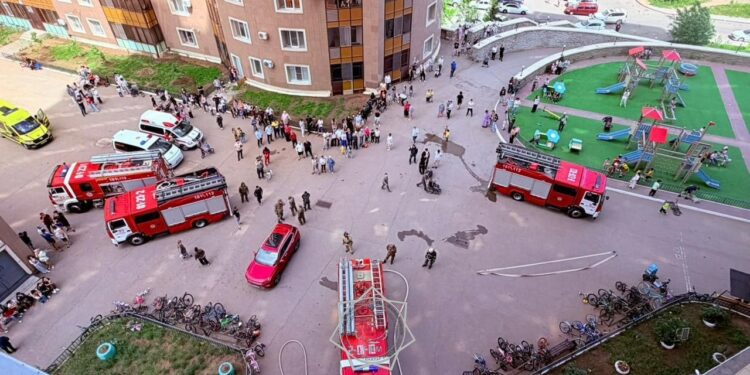 Пожар произошёл в многоэтажке в Астане из-за загоревшегося масла