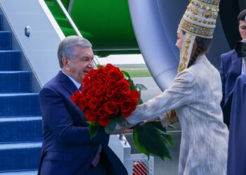 Шавкат Мирзиёев прибыл в Астану
