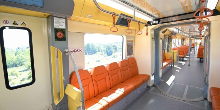 Пассажиры начали срывать работу LRT в Астане