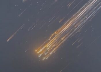 Жители Багам приняли огненное небо за знамение