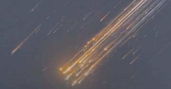 Жители Багам приняли огненное небо за знамение