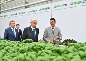 Глава государства посетил тепличный комплекс GREEN ЕСО