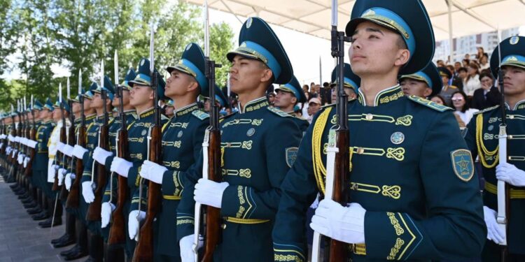 Лучшим выпускникам военных вузов впервые присвоено звание «старший лейтенант»