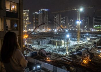«Грохот каждый день»: астанчанка требует прекратить ночные строительные работы