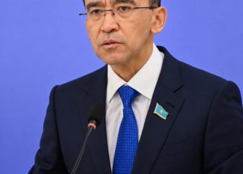 Ашимбаев призвал объединиться вокруг курса президента