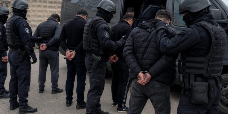 Шестерых подозреваемых в вымогательстве задержали в области Абай
