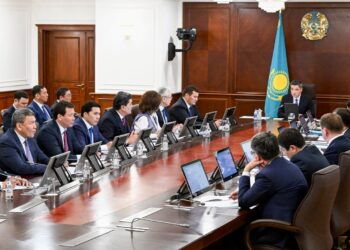 Больше рейсов и доступнее билеты: Бектенов дал поручение по туризму