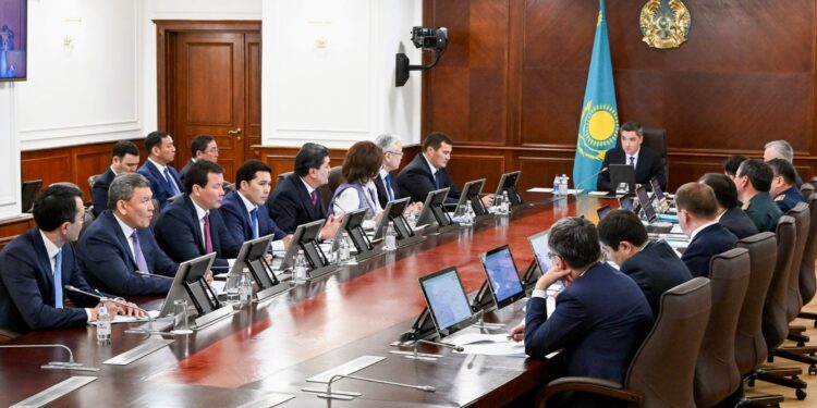 Больше рейсов и доступнее билеты: Бектенов дал поручение по туризму