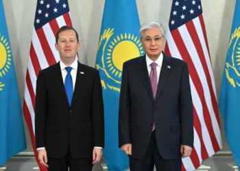 Токаев провел переговоры со спецпосланником Трампа