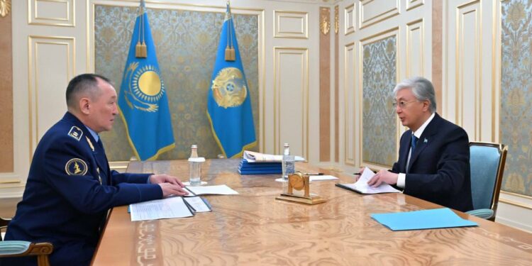 Токаев заслушал доклад министра обороны о состоянии Вооружённых сил