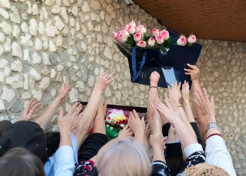Бесплатные цветы обернулись штрафом: в Актау напомнили о правилах проведения акций
