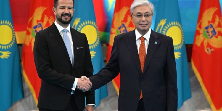 Президенты Казахстана и Черногории провели переговоры в узком составе