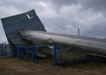 Ветер снес водонапорную башню в СКО