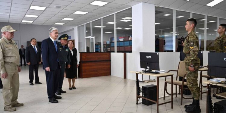 Токаев посетил Военный колледж имени Шокана Уалиханова