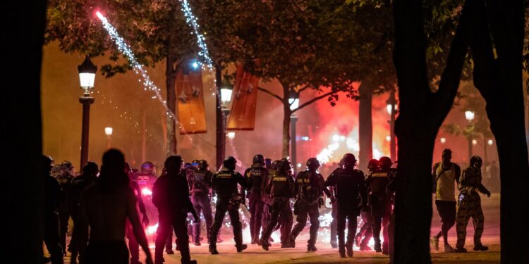Беспорядки во Франции после победы ПСЖ: задержаны 780 человек