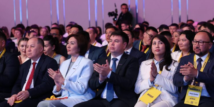 Депутаты маслихатов от «Amanat» сохранят свои полномочия на период объединения партий