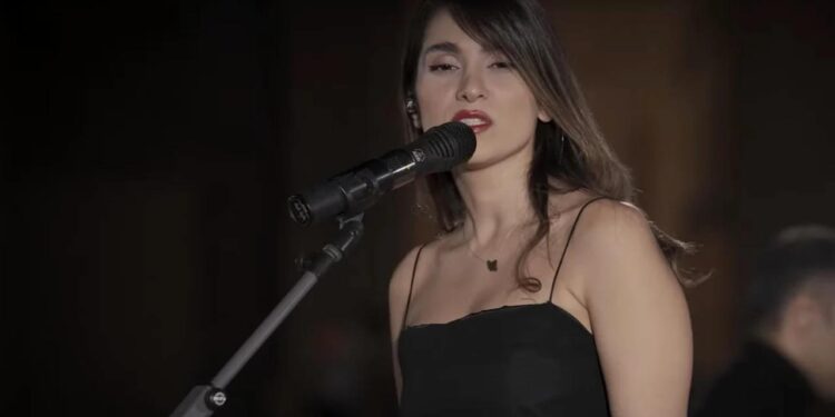 В Иране певице назначили 74 удара плетью после концерта на YouTube