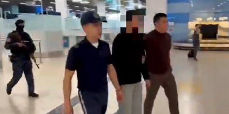 «Хакера из Атырау» доставили в Казахстан из Турции