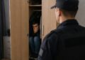 Спрятался в шкафу: в Уральске задержали подозреваемого в хищении 88 млн тенге